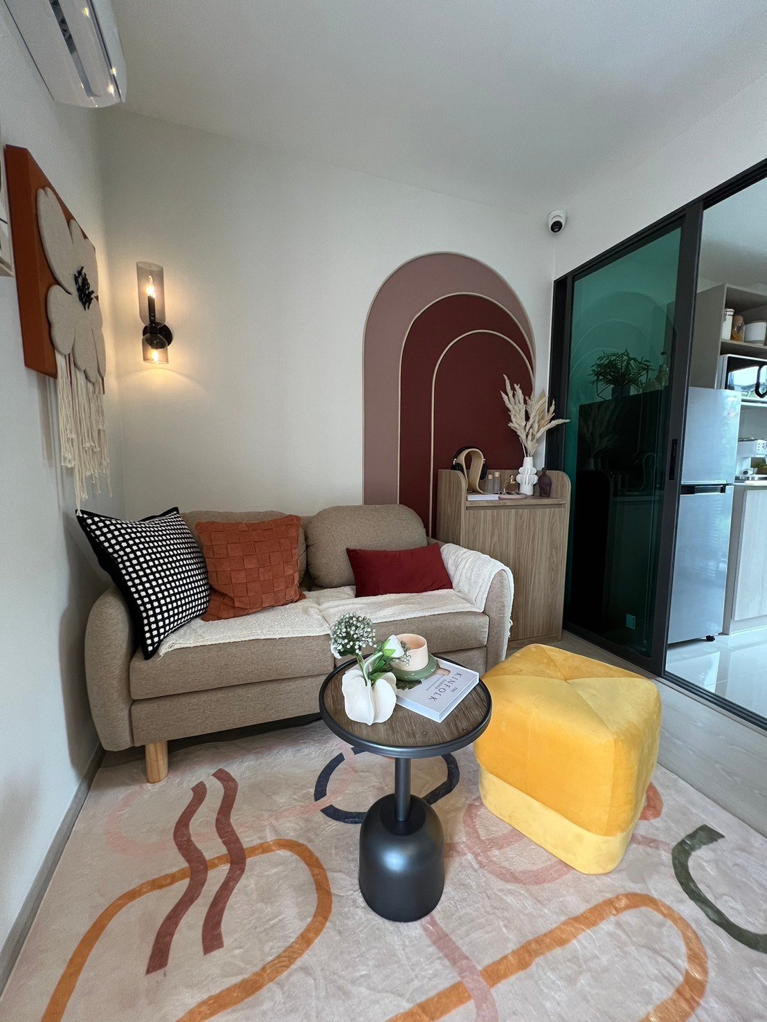 dcondo Calm: View of the cozy living area looking towards the glass-enclosed kitchen.