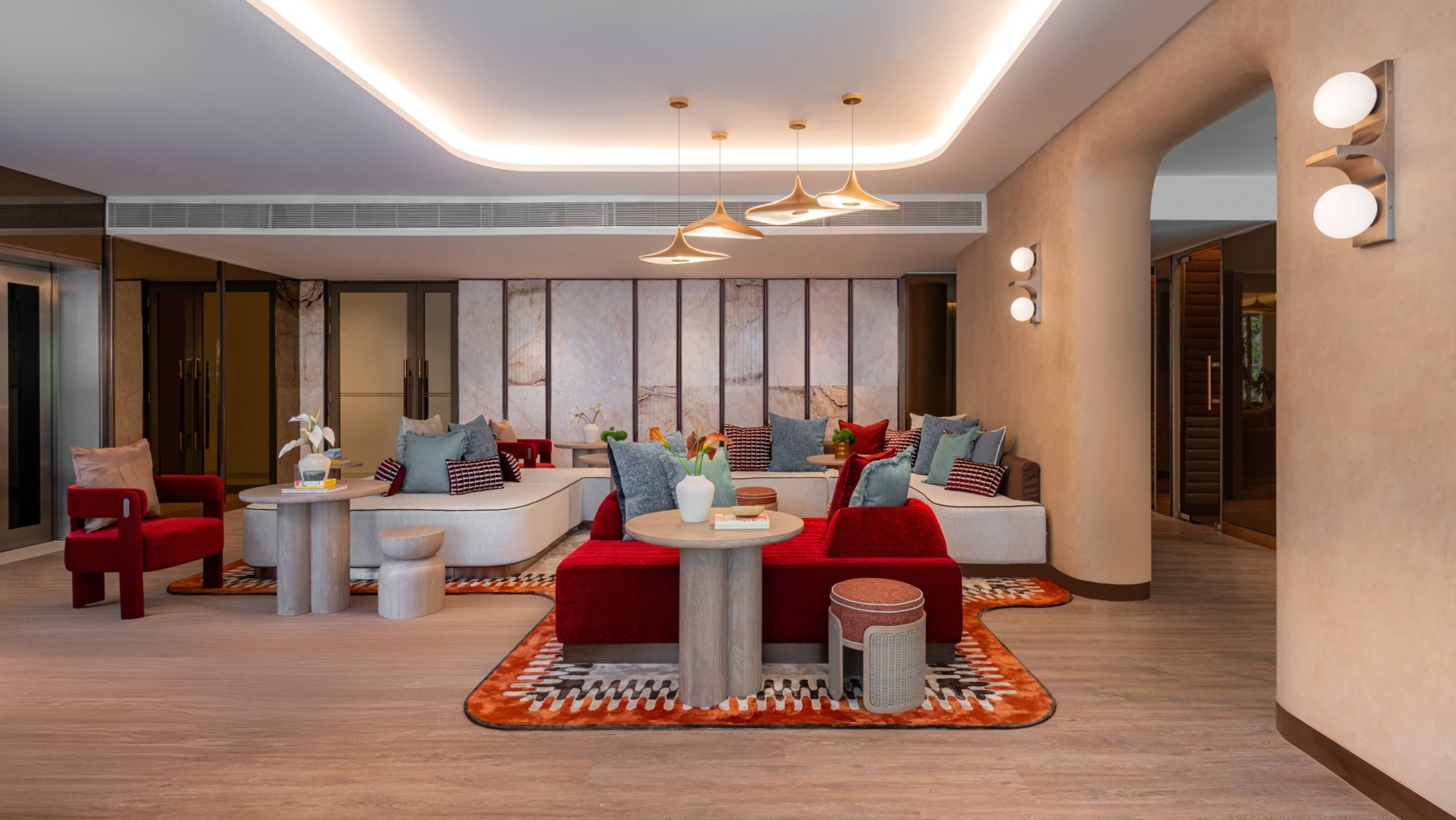 Mekin Haus: Le Glimmering Lobby de Mekin Haus avec des sièges modernes et un éclairage chaleureux.