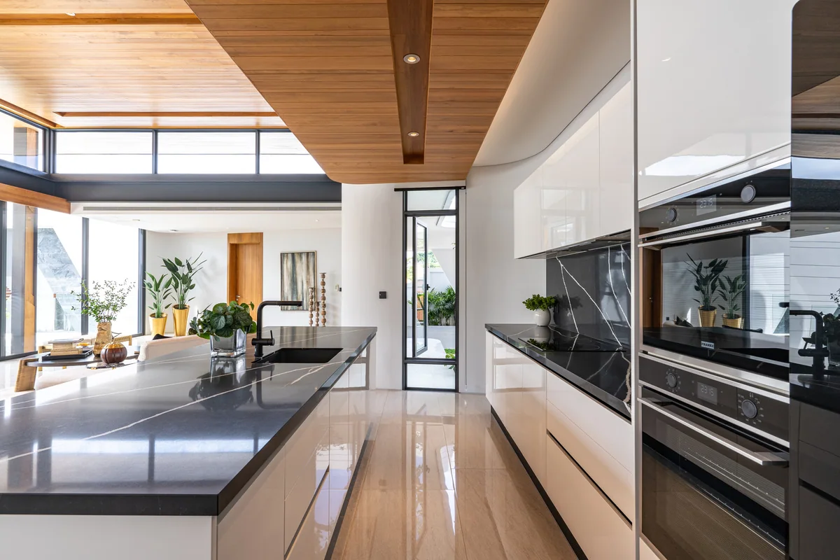 Botanica Sky Valley: Kitchen and fitted cabinetry