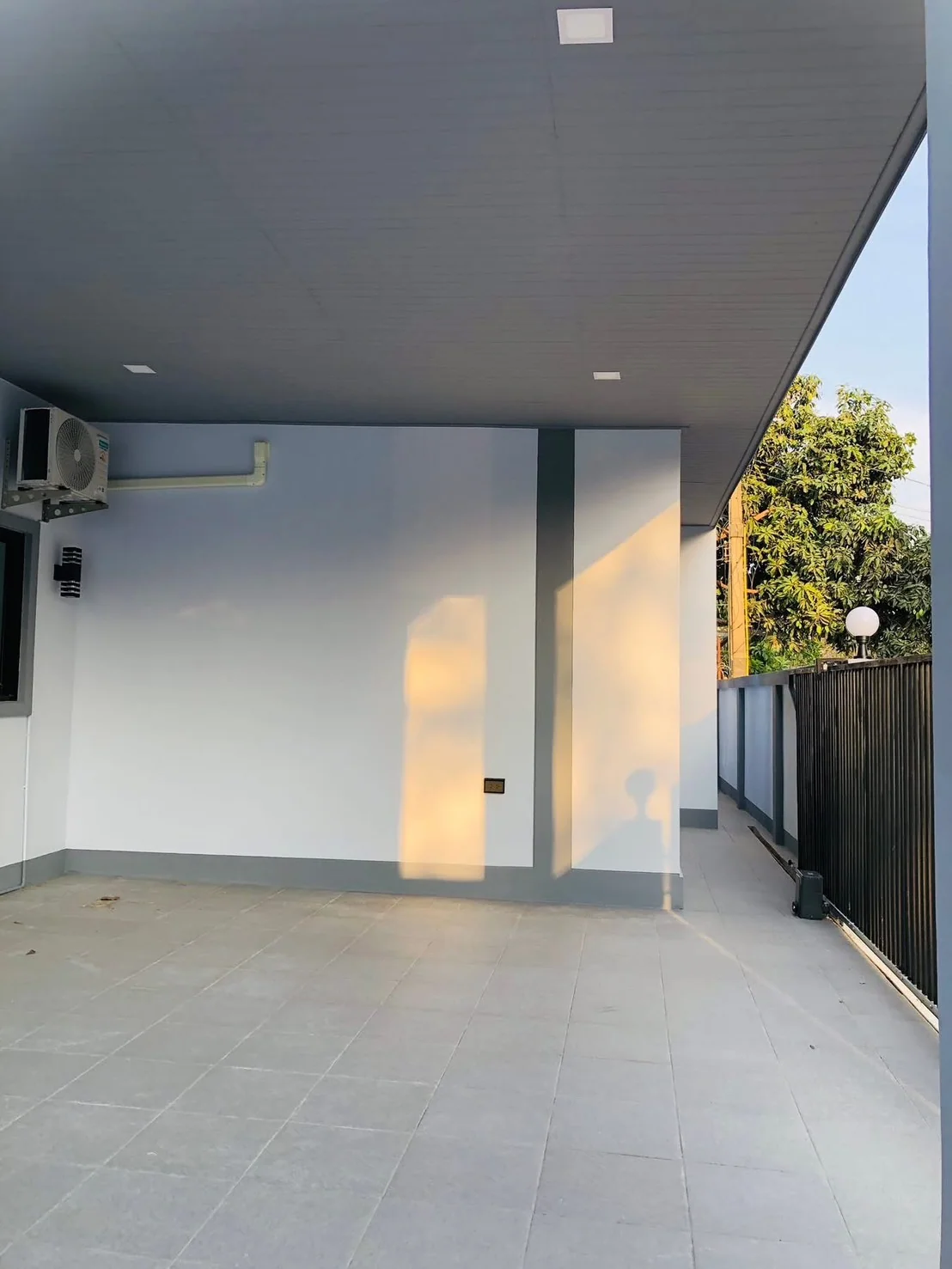 Huay Yai house: Stationnement couvert
