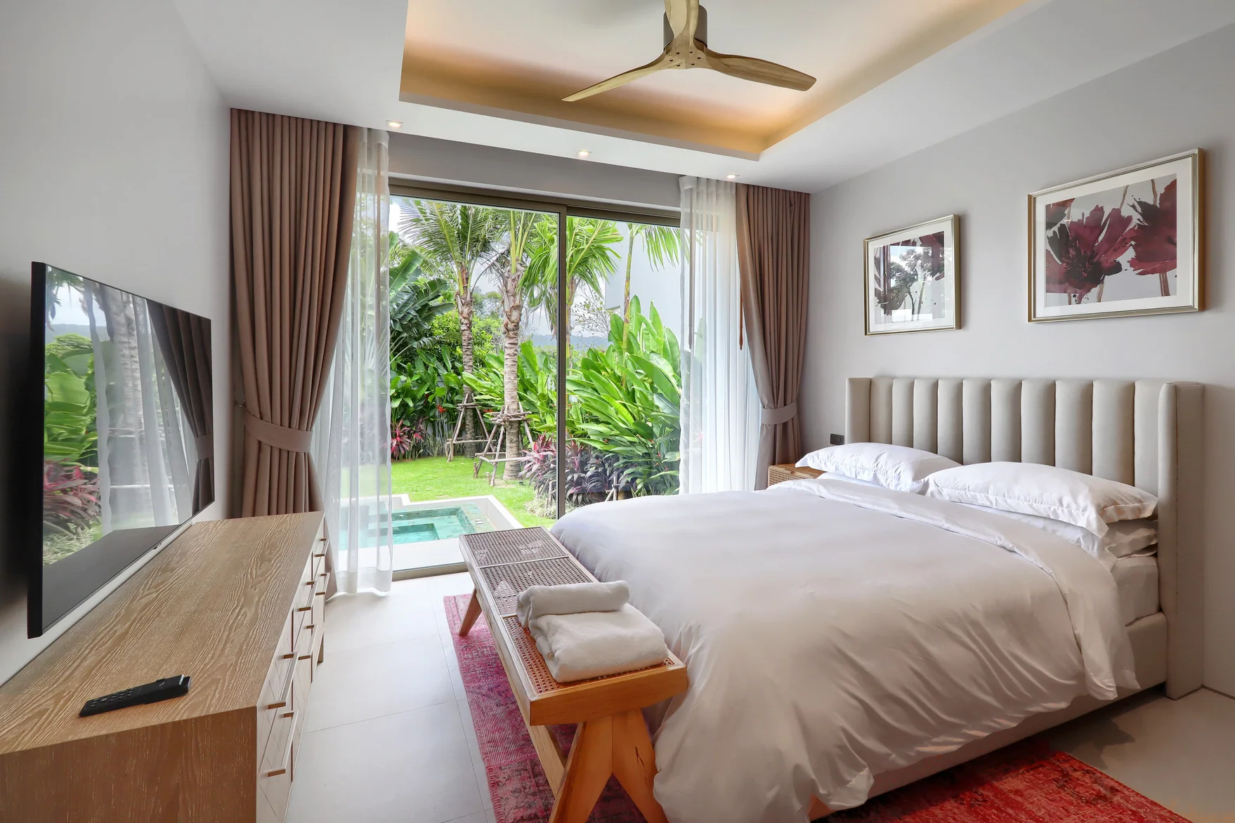 Botanica Lakeside 2: Bedroom interior