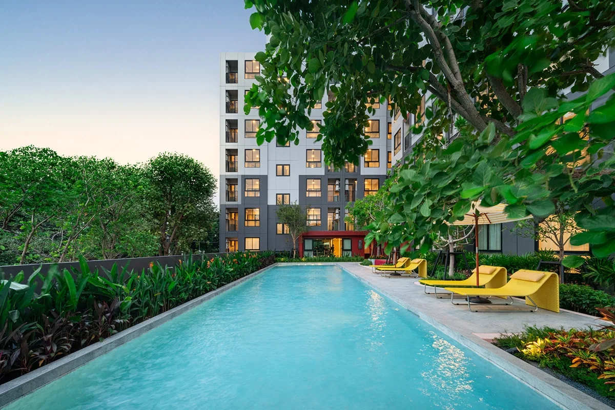 Shared swimming pool at VAY Rama 9, project marketing image.