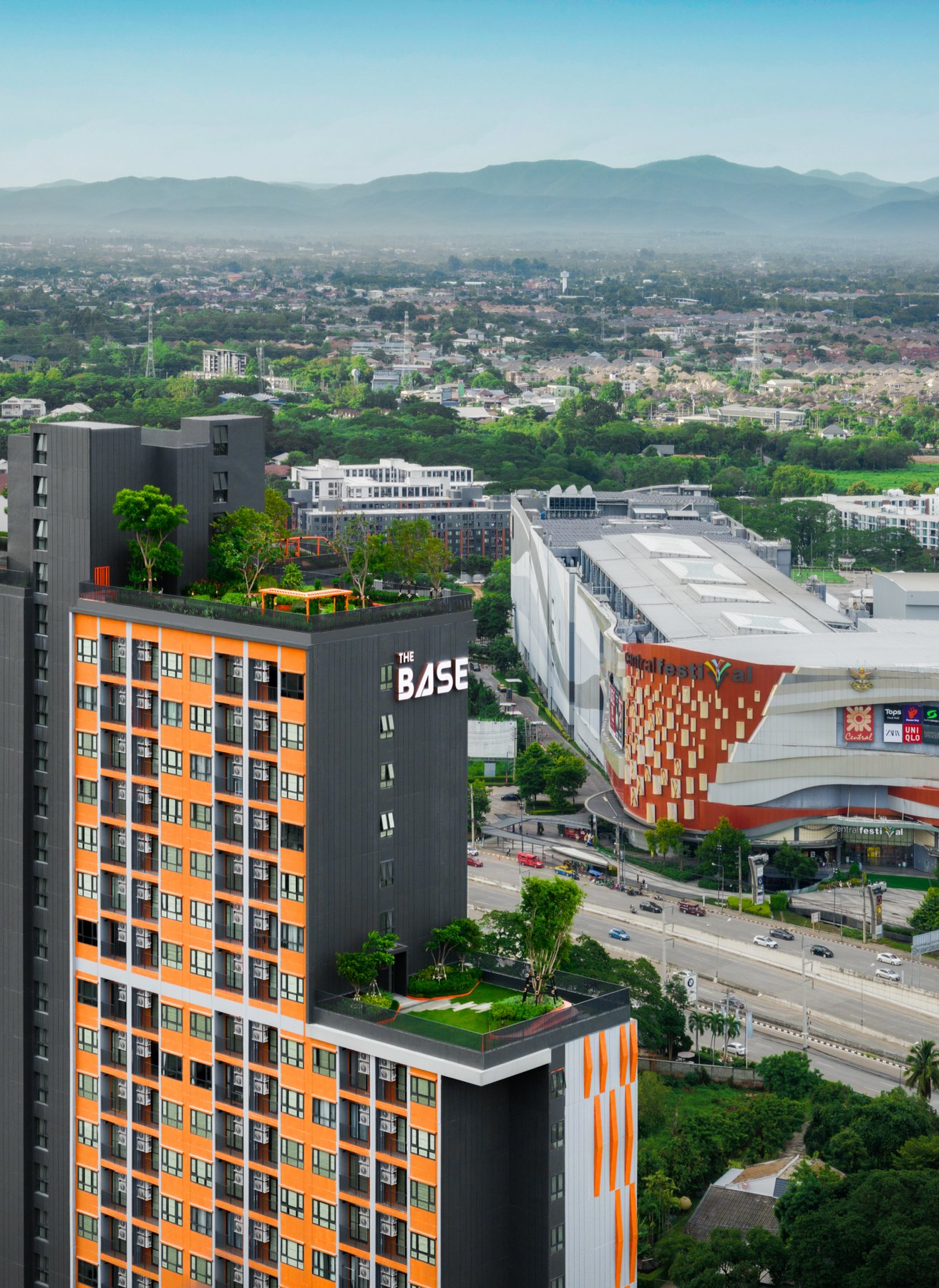 The Base Height Chiang Mai: ภาพมุมสูงของเดอะ เบส ไฮท์ เชียงใหม่ ถัดจากเซ็นทรัลเฟสติวัล