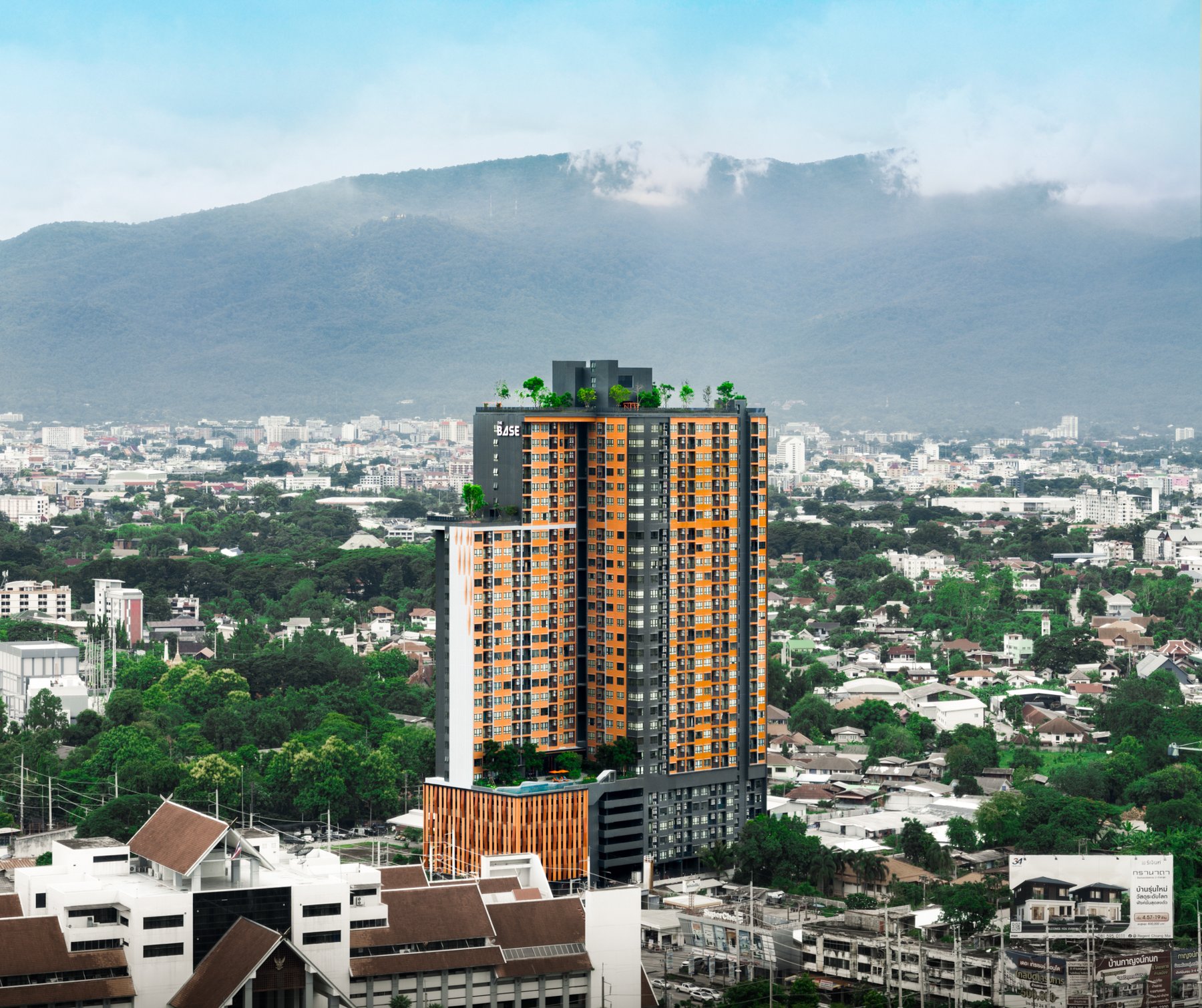 The Base Height Chiang Mai: อาคารเดอะ เบส ไฮท์ เชียงใหม่ โดยมีดอยสุเทพเป็นพื้นหลัง