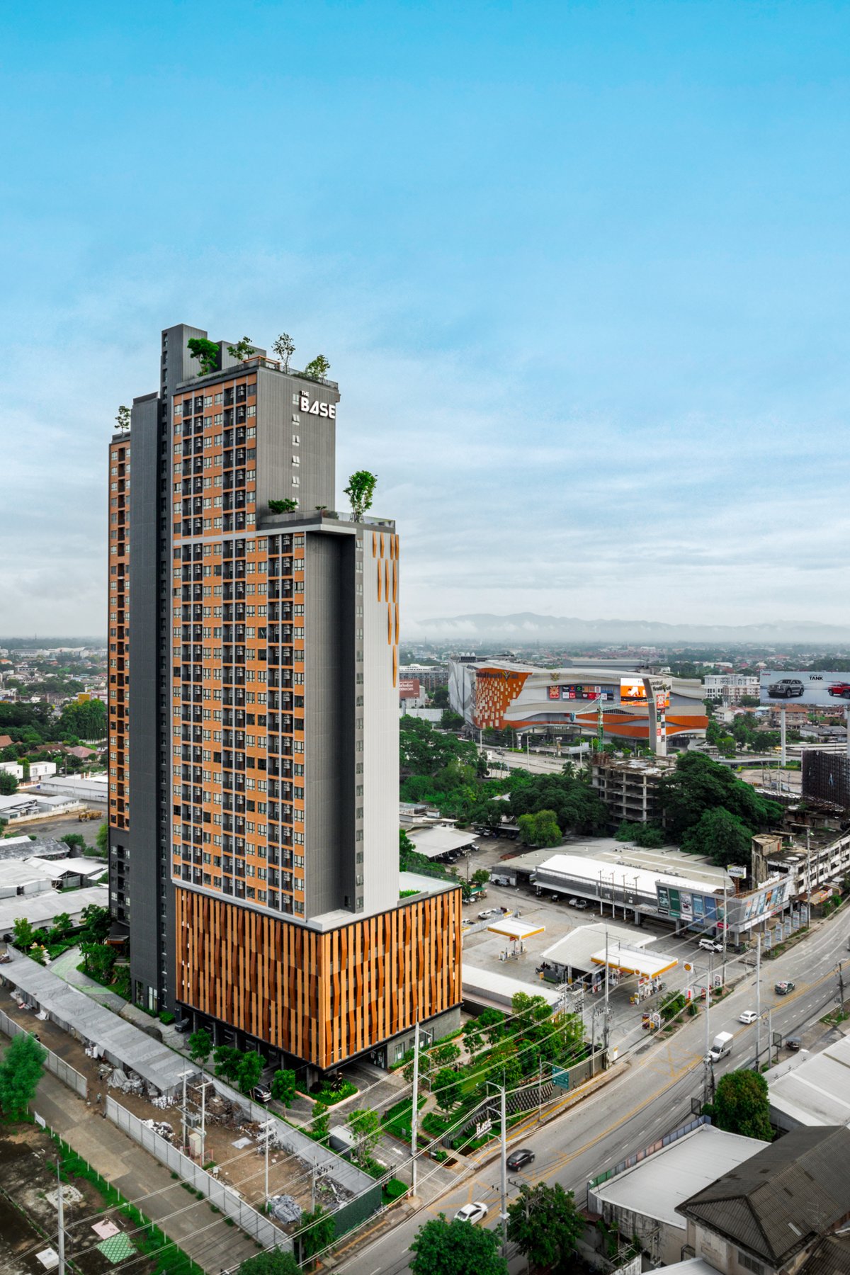 The Base Height Chiang Mai: มุมมองภายนอกของเดอะ เบส ไฮท์ เชียงใหม่ และบริเวณโดยรอบ